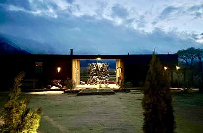Luxury Design Rental with Breathtaking Mountain Views in Lone Pine, California - Lone Pine, California - glamping.directory