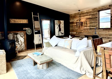Luxury Design Rental with Breathtaking Mountain Views in Lone Pine, California - Lone Pine, California - glamping.directory