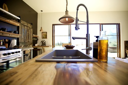 Luxury Design Rental with Breathtaking Mountain Views in Lone Pine, California - Lone Pine, California - glamping.directory
