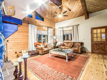Elegant and Luxurious Cabin Rental in Steamboat Springs, Colorado - Steamboat Springs, Colorado - glamping.directory