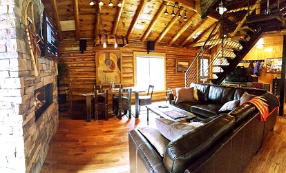 Superb Log Cabin Rental for Groups near Munising and Pictured Rocks National Lakeshore, Michigan - Shingleton, Michigan - glamping.directory