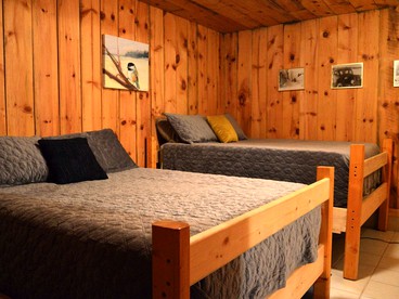 Superb Log Cabin Rental for Groups near Munising and Pictured Rocks National Lakeshore, Michigan - Shingleton, Michigan - glamping.directory