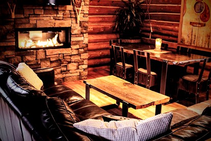 Superb Log Cabin Rental for Groups near Munising and Pictured Rocks National Lakeshore, Michigan - Shingleton, Michigan - glamping.directory