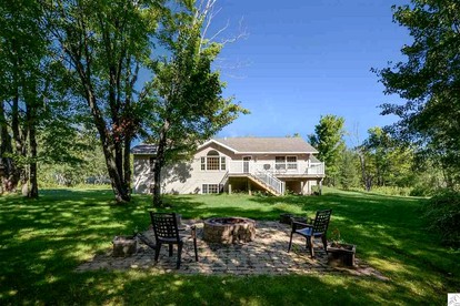 Cozy Vacation Rental overlooking a Meadow near Lake Superior, Minnesota - glamping.directory