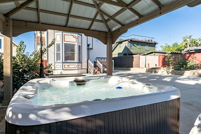 Amazing Cottage with Hot-tub and Fire Pit in Oceanside, California - Oceanside, California - glamping.directory