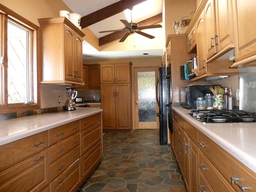 Riverside Cabin with a Hot Tub by Creeper Trailhead in Virginia - Abingdon, Virginia - glamping.directory