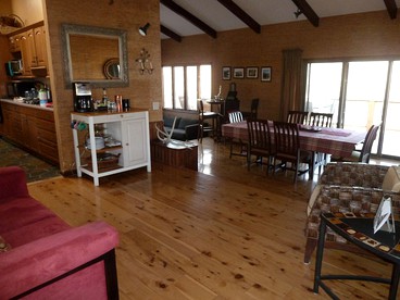 Riverside Cabin with a Hot Tub by Creeper Trailhead in Virginia - Abingdon, Virginia - glamping.directory