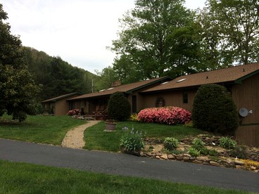 Riverside Cabin with a Hot Tub by Creeper Trailhead in Virginia - glamping.directory