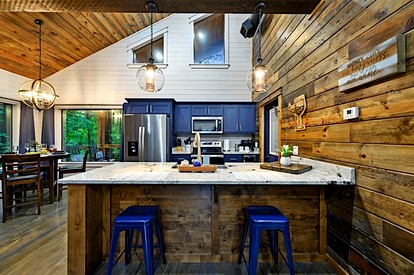 Romantic Luxury Cabin with Elevated Gazebo near Broken Bow, Oklahoma - Broken Bow, Oklahoma - glamping.directory