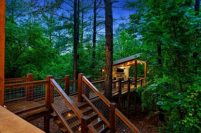 Romantic Luxury Cabin with Elevated Gazebo near Broken Bow, Oklahoma - Broken Bow, Oklahoma - glamping.directory