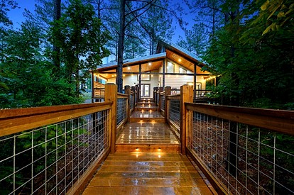 Romantic Luxury Cabin with Elevated Gazebo near Broken Bow, Oklahoma - Broken Bow, Oklahoma - glamping.directory
