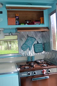 Vintage Camper Rental Perfect for Glamping in Montana - Thompson Falls, Montana - glamping.directory