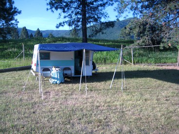 Vintage Camper Rental Perfect for Glamping in Montana - Thompson Falls, Montana - glamping.directory