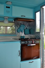 Vintage Camper Rental Perfect for Glamping in Montana - Thompson Falls, Montana - glamping.directory