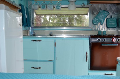 Vintage Camper Rental Perfect for Glamping in Montana - Thompson Falls, Montana - glamping.directory
