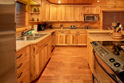 Amazing and Spacious Cabin Rental near Sevierville for a Family Getaway in Tennessee - Sevierville, Tennessee - glamping.directory