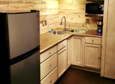 Woodland Log Cabin Rental in the Foothills of the Blue Ridge Mountains, Georgia - Dahlonega, Georgia - glamping.directory
