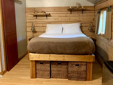 Woodland Log Cabin Rental in the Foothills of the Blue Ridge Mountains, Georgia - Dahlonega, Georgia - glamping.directory
