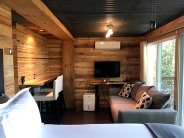 Woodland Log Cabin Rental in the Foothills of the Blue Ridge Mountains, Georgia - Dahlonega, Georgia - glamping.directory