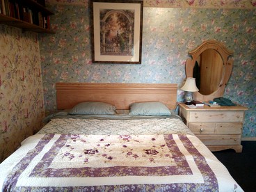 Cozy Bed and Breakfast Rental with Shared Hot Tub in Kasilof, Alaska - Kasilof, Alaska - glamping.directory