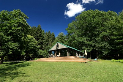 Gorgeous Cottage for Two, Overlooking Pond on 20 acres, Glamping in Pennsylvania - Spring Mills, Pennsylvania - glamping.directory