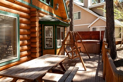 Beautiful Rustic Cabin with Hot-Tub and Pool Table in California - Big Bear Lake, California - glamping.directory