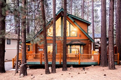 Beautiful Rustic Cabin with Hot-Tub and Pool Table in California - glamping.directory