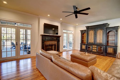 Luxurious Secluded Vineyard Estate with Private 32-Acre Vineyard & Fireplace Porch near Downtown Nashville, Georgia - Nashville, Georgia - glamping.directory