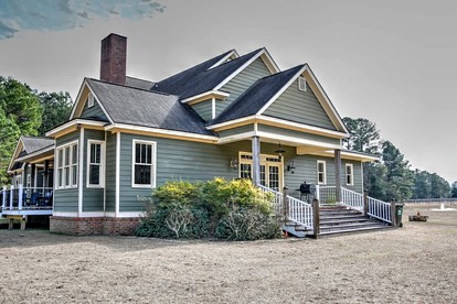 Luxurious Secluded Vineyard Estate with Private 32-Acre Vineyard & Fireplace Porch near Downtown Nashville, Georgia - Nashville, Georgia - glamping.directory