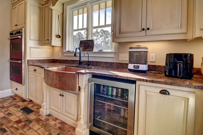 Luxurious Secluded Vineyard Estate with Private 32-Acre Vineyard & Fireplace Porch near Downtown Nashville, Georgia - Nashville, Georgia - glamping.directory