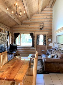 Rocky Mountains Nature Escape: Amazing Log Cabin in Darby, MT - Darby, Montana - glamping.directory