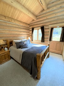 Rocky Mountains Nature Escape: Amazing Log Cabin in Darby, MT - Darby, Montana - glamping.directory