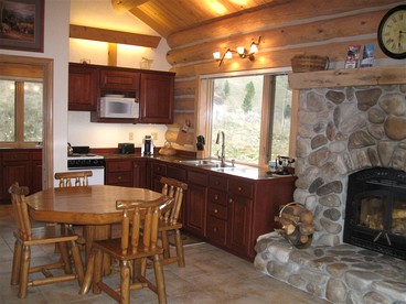 Rocky Mountains Nature Escape: Amazing Log Cabin in Darby, MT - Darby, Montana - glamping.directory