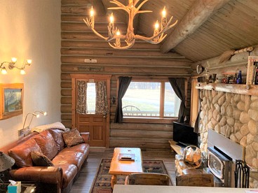 Rocky Mountains Nature Escape: Amazing Log Cabin in Darby, MT - Darby, Montana - glamping.directory