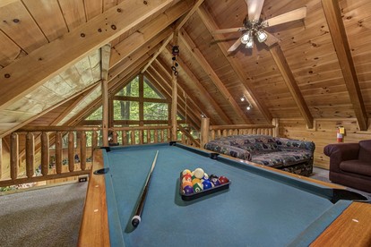 Wooden Secluded Cabin with Jacuzzi and Pool Table in Tennessee - Sevierville, Tennessee - glamping.directory