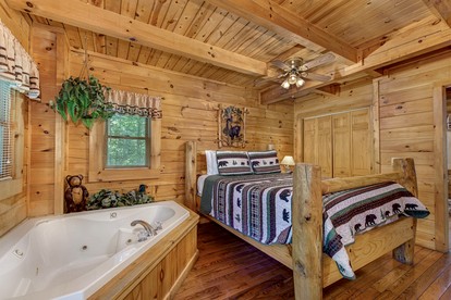 Wooden Secluded Cabin with Jacuzzi and Pool Table in Tennessee - Sevierville, Tennessee - glamping.directory