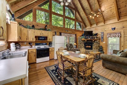 Wooden Secluded Cabin with Jacuzzi and Pool Table in Tennessee - Sevierville, Tennessee - glamping.directory