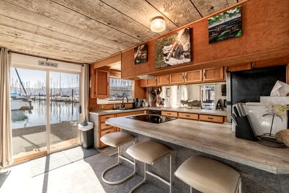 Unique Floating Home on Lake Pend O'reille near Coeur d’Alene, Perfect for a Weekend on the Water - Bayview, Idaho - glamping.directory