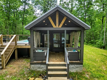 Scenic Mountain Cabin with Lake Access and Waterfall Views near South Cumberland State Park Tennessee - Monteagle, Tennessee - glamping.directory