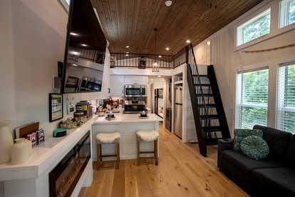 Scenic Mountain Cabin with Lake Access and Waterfall Views near South Cumberland State Park Tennessee - Monteagle, Tennessee - glamping.directory