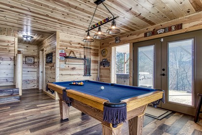 Sevierville, Tennessee Log Cabin, Ideal for a Great Smoky Mountains Glamping Vacation - Sevierville, Tennessee - glamping.directory