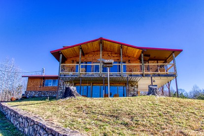 Sevierville, Tennessee Log Cabin, Ideal for a Great Smoky Mountains Glamping Vacation - Sevierville, Tennessee - glamping.directory