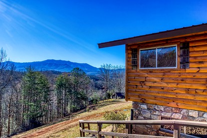 Sevierville, Tennessee Log Cabin, Ideal for a Great Smoky Mountains Glamping Vacation - glamping.directory