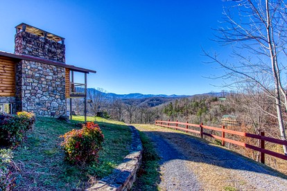 Sevierville, Tennessee Log Cabin, Ideal for a Great Smoky Mountains Glamping Vacation - Sevierville, Tennessee - glamping.directory