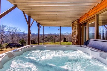Sevierville, Tennessee Log Cabin, Ideal for a Great Smoky Mountains Glamping Vacation - Sevierville, Tennessee - glamping.directory
