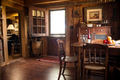 Rustic Cabin Rental with a Fireplace near Kingsport in Rogersville, Tennessee - Rogersville, Tennessee - glamping.directory