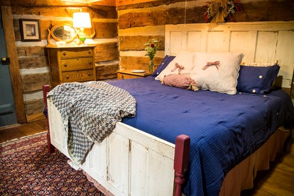 Rustic Cabin Rental with a Fireplace near Kingsport in Rogersville, Tennessee - Rogersville, Tennessee - glamping.directory