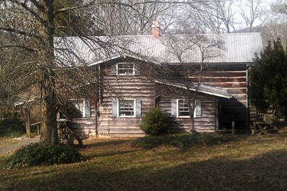 Rustic Cabin Rental with a Fireplace near Kingsport in Rogersville, Tennessee - Rogersville, Tennessee - glamping.directory