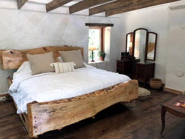 Enchanting Stone Cottage Perfect for Romantic Getaways near Washington D.C - Leesburg, Virginia - glamping.directory