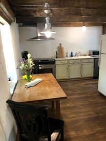 Enchanting Stone Cottage Perfect for Romantic Getaways near Washington D.C - Leesburg, Virginia - glamping.directory